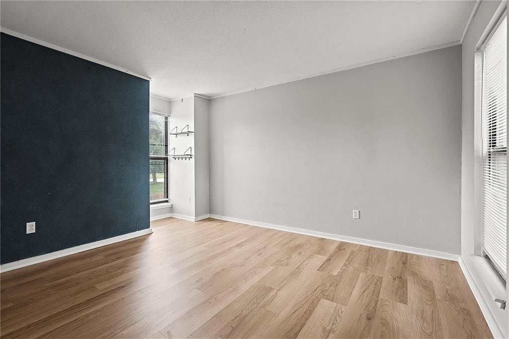 4057 Walnut Street — photo 15