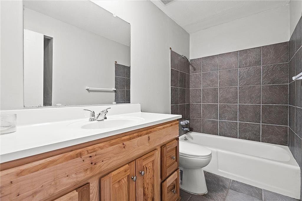 4057 Walnut Street — photo 16