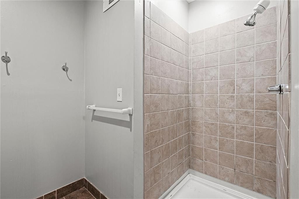 4057 Walnut Street — photo 24