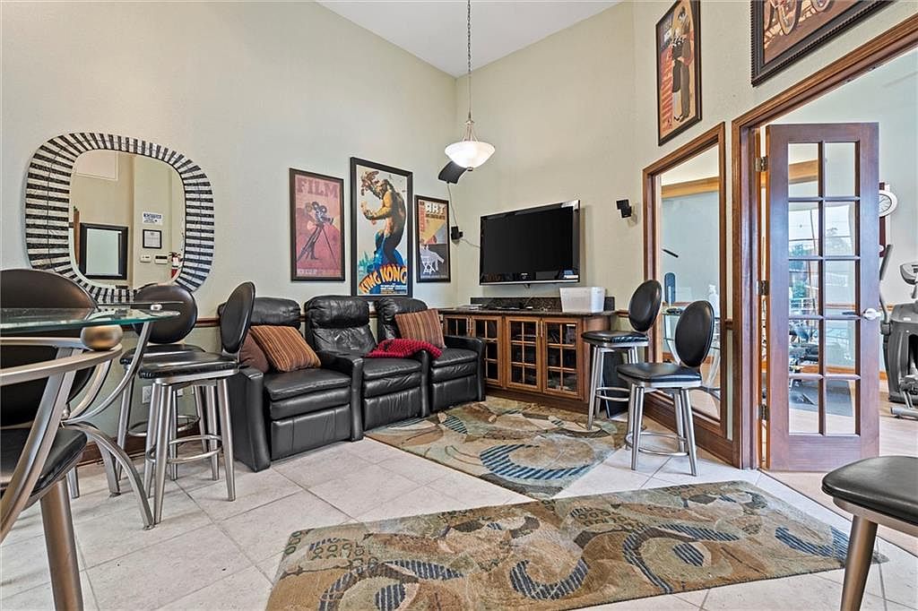 4057 Walnut Street — photo 25