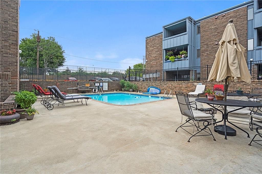 4057 Walnut Street — photo 29