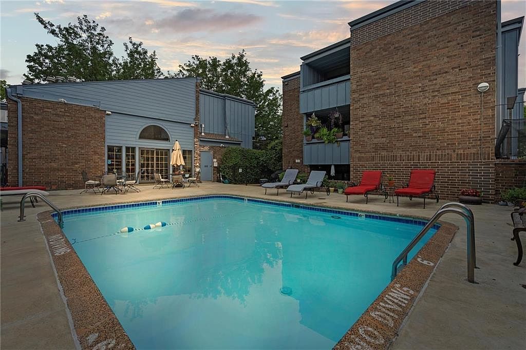 4057 Walnut Street — photo 31