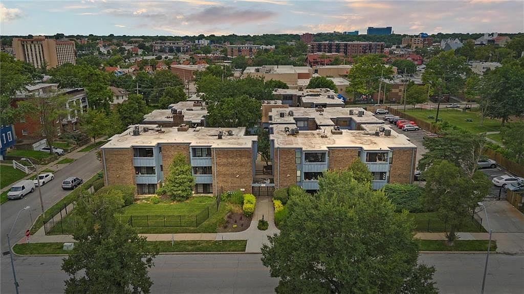 4057 Walnut Street — photo 32