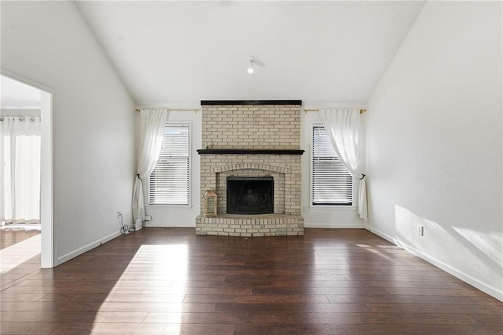 410 NE Corsicana Street — photo 4