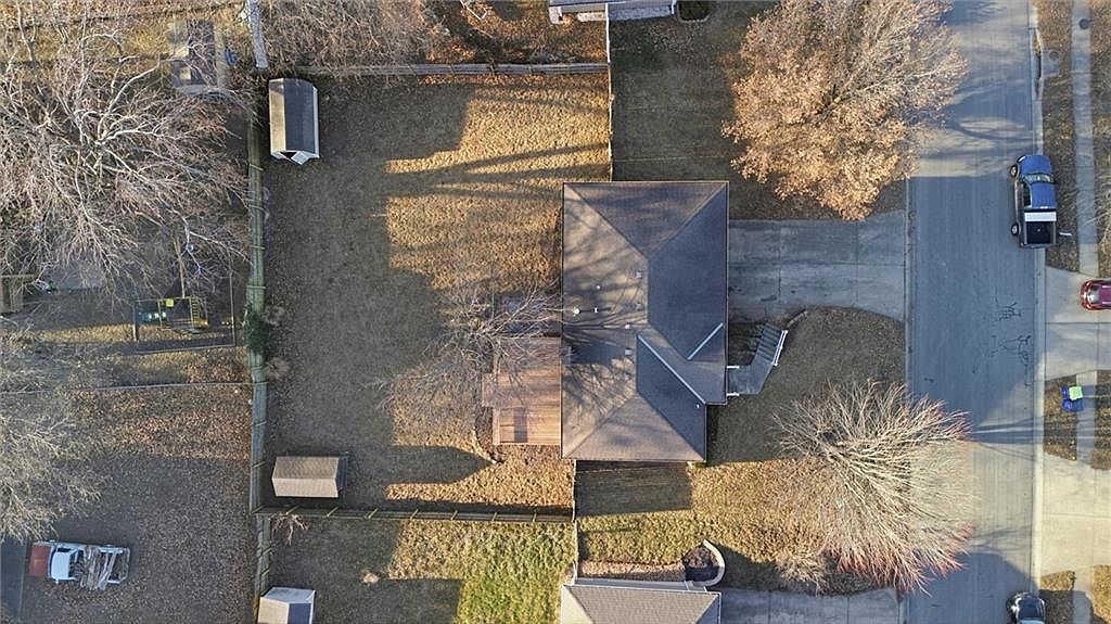 410 NE Corsicana Street — photo 28