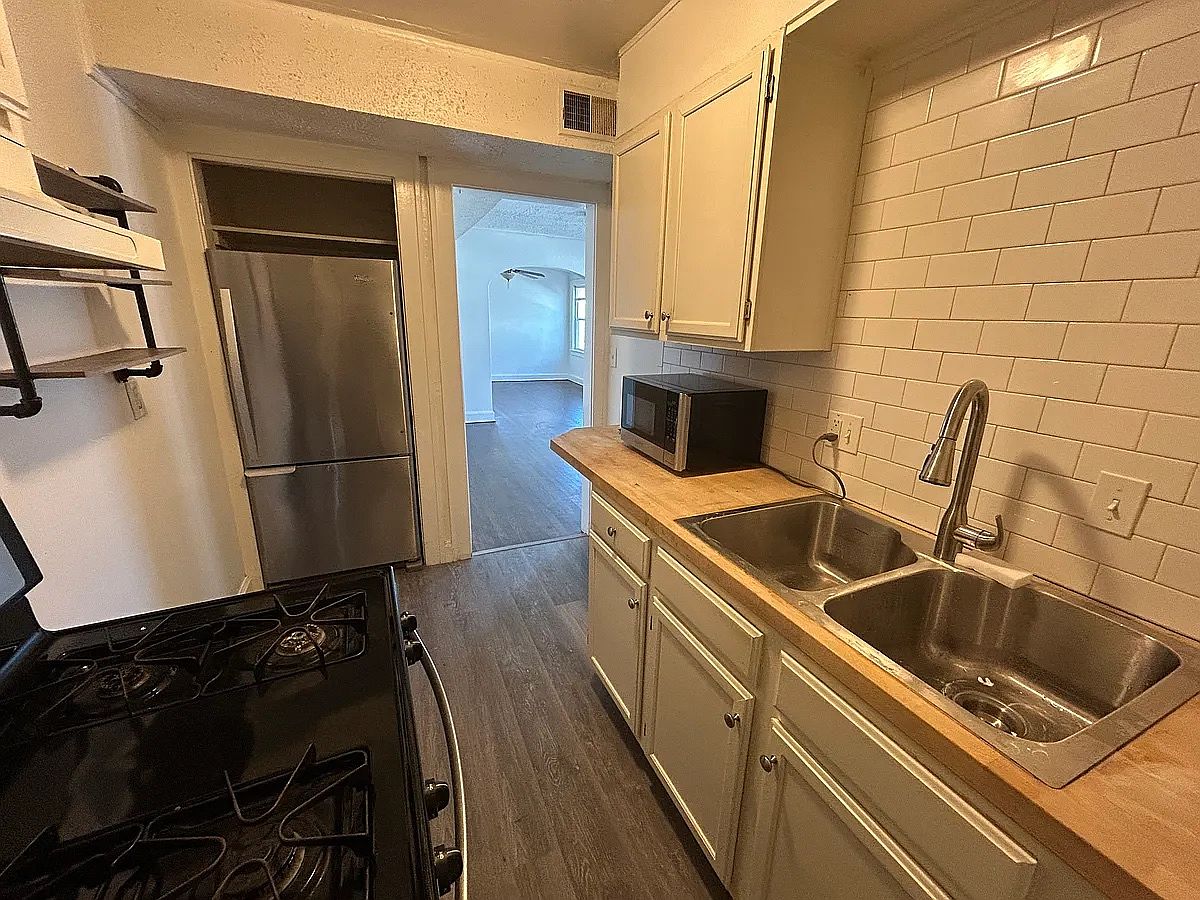 4117 Charlotte Street — photo 11