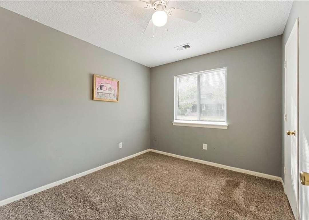 417 W Poplar Street — photo 3