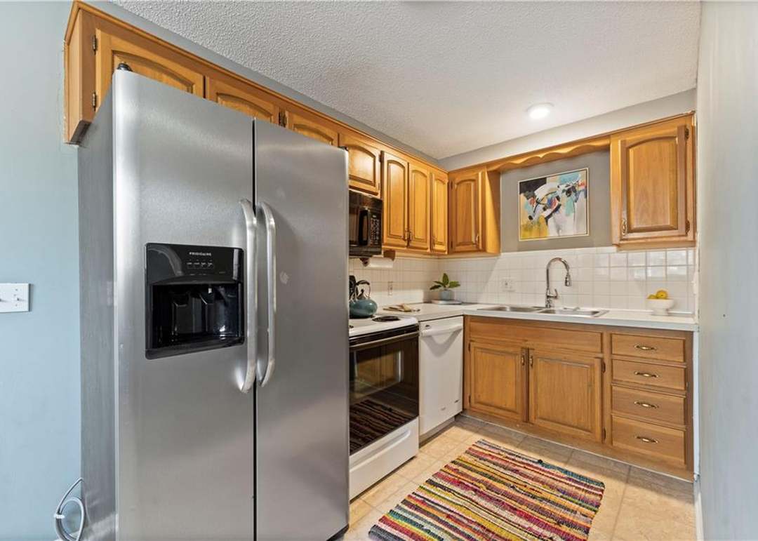 417 W Poplar Street — photo 4