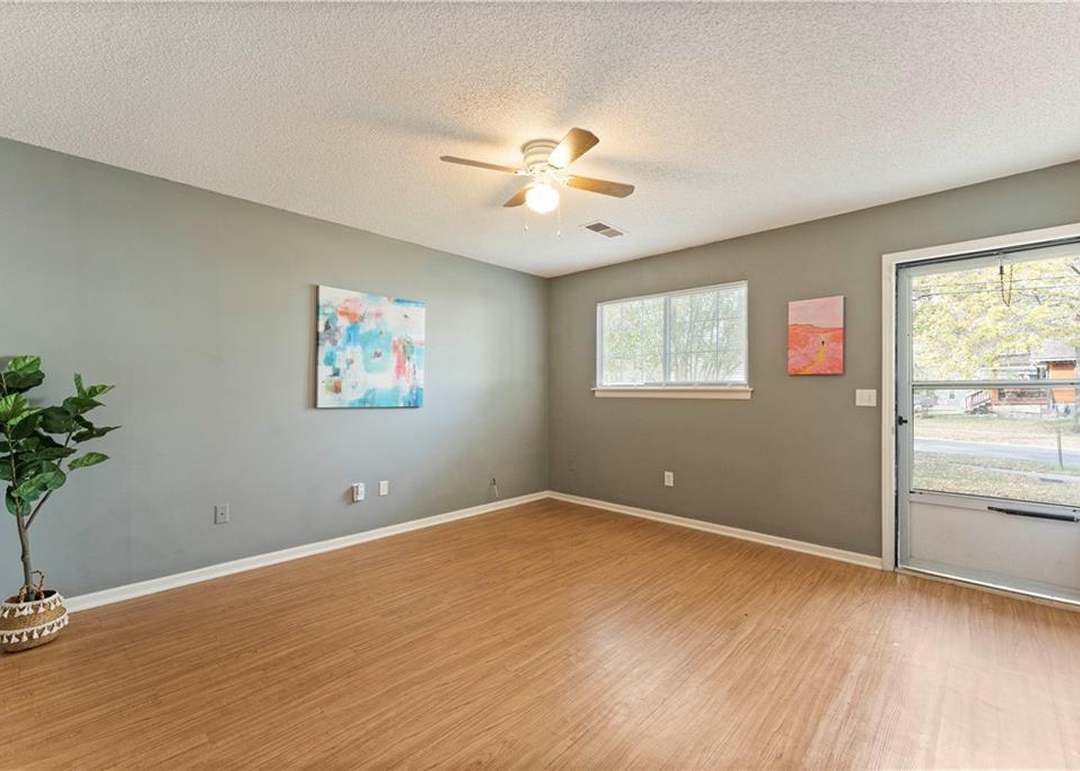 417 W Poplar Street — photo 6