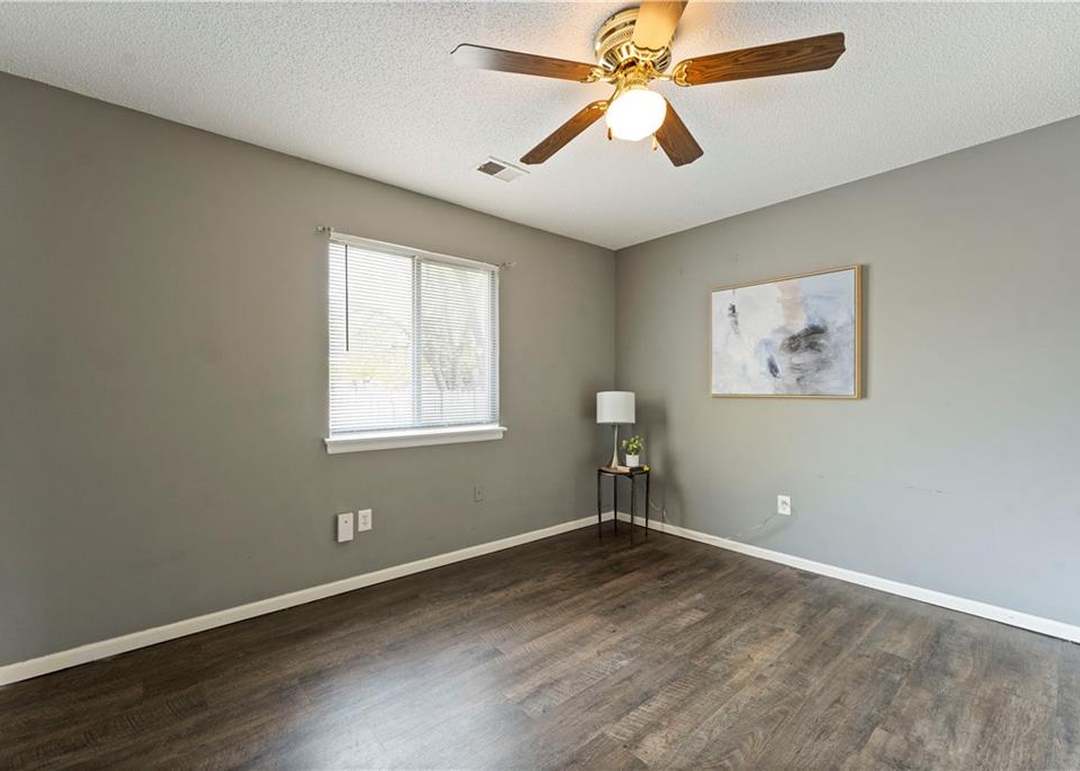 417 W Poplar Street — photo 7
