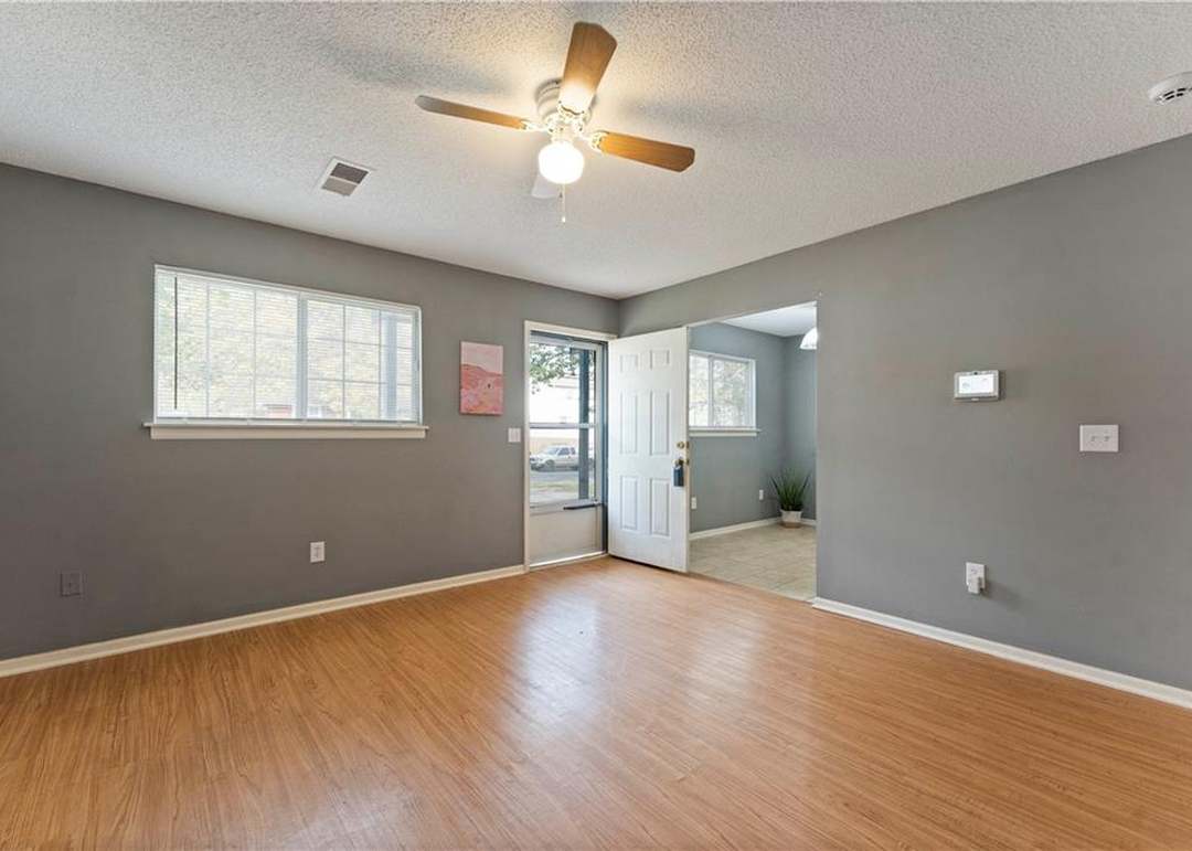 417 W Poplar Street — photo 10