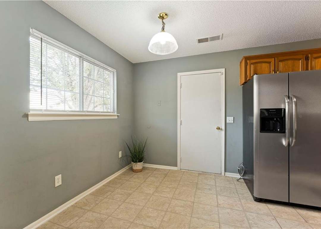 417 W Poplar Street — photo 11