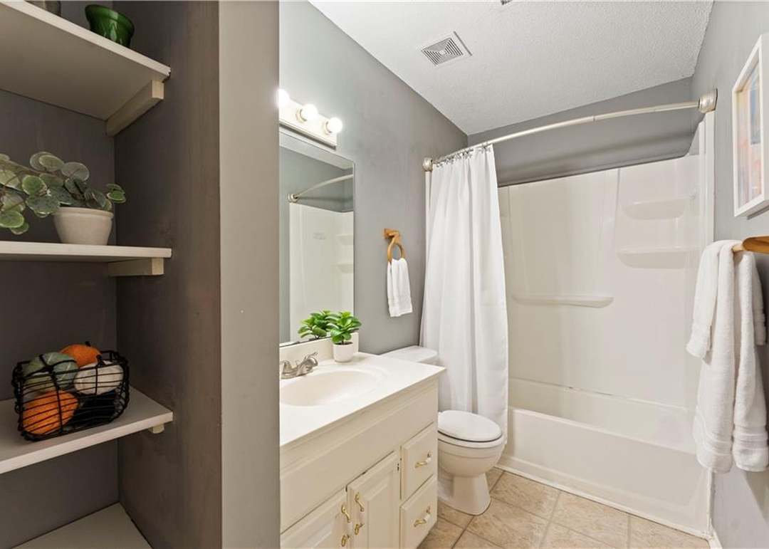 417 W Poplar Street — photo 18