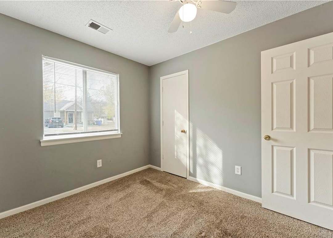 417 W Poplar Street — photo 19