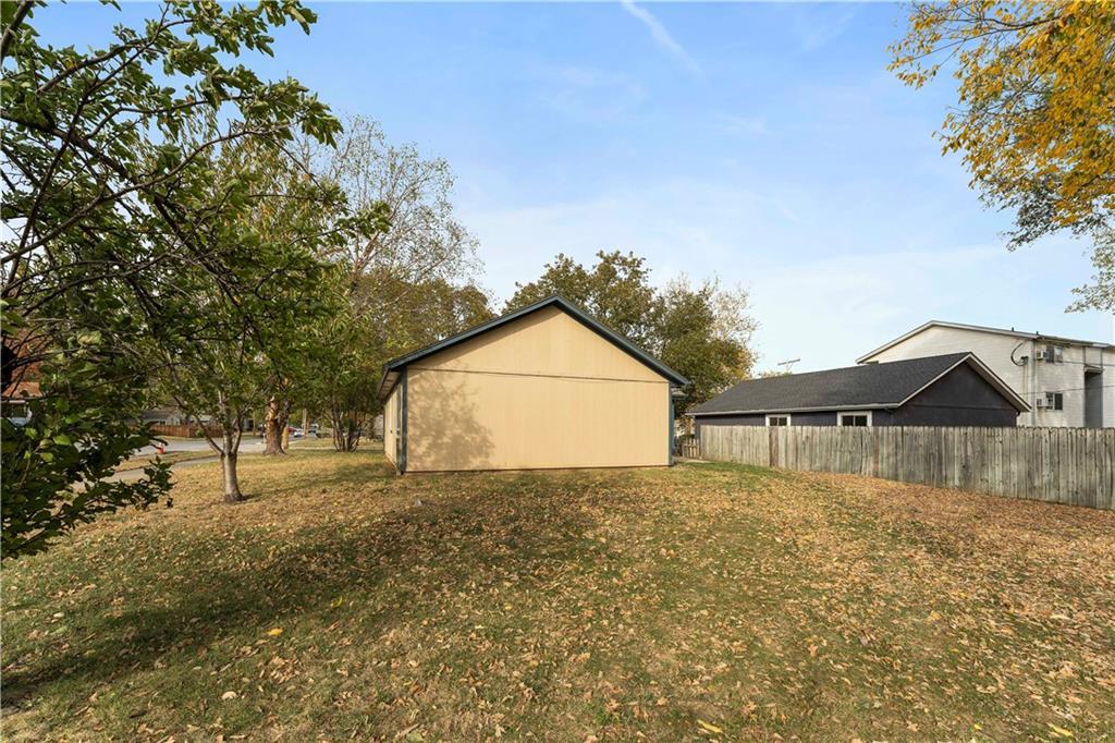 417 W Poplar Street — photo 22