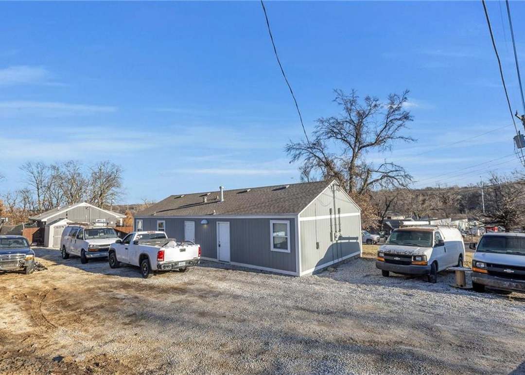 4224 Merriam Drive — photo 9