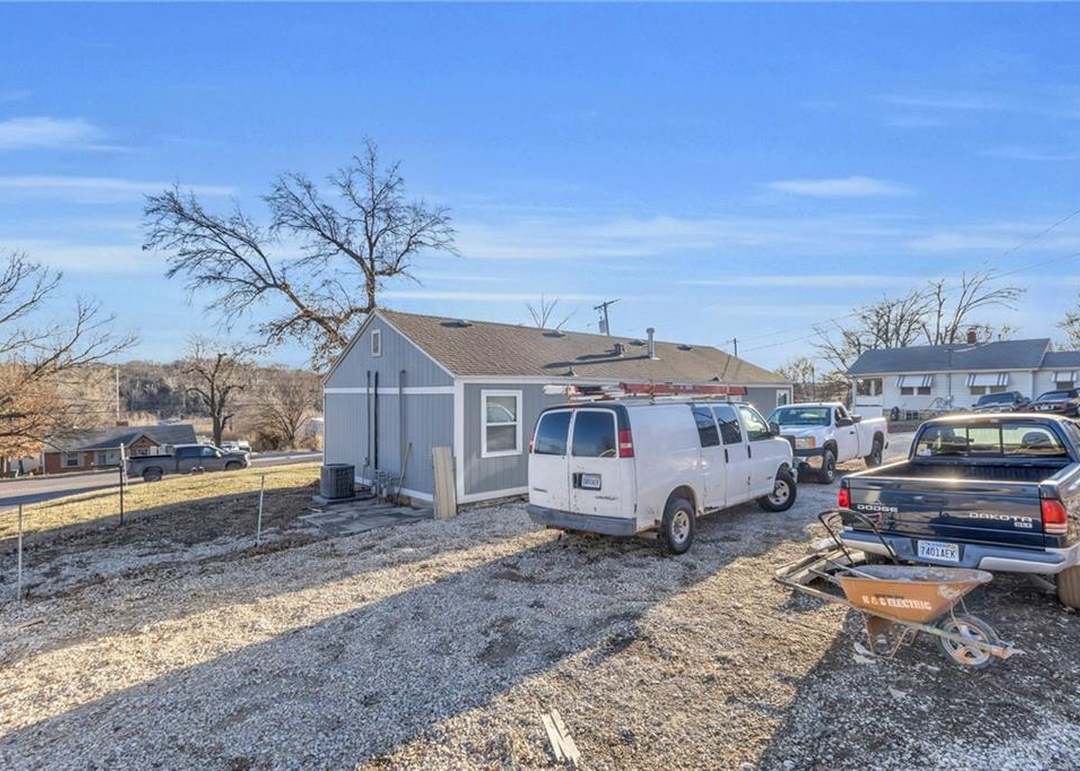 4224 Merriam Drive — photo 31