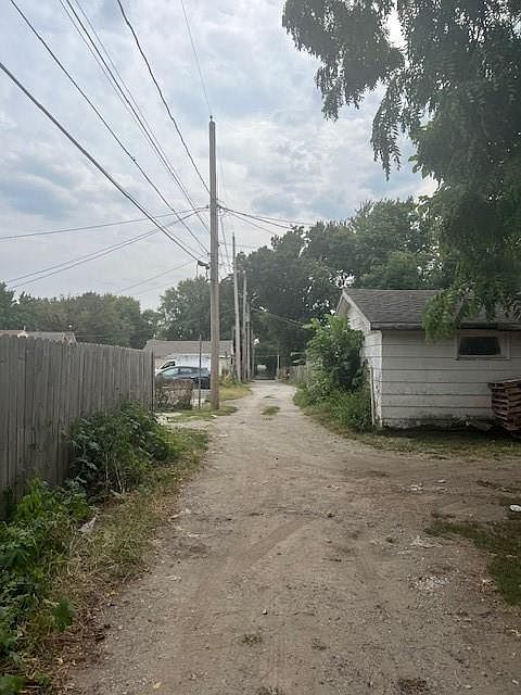 423 Oakley Avenue — photo 8