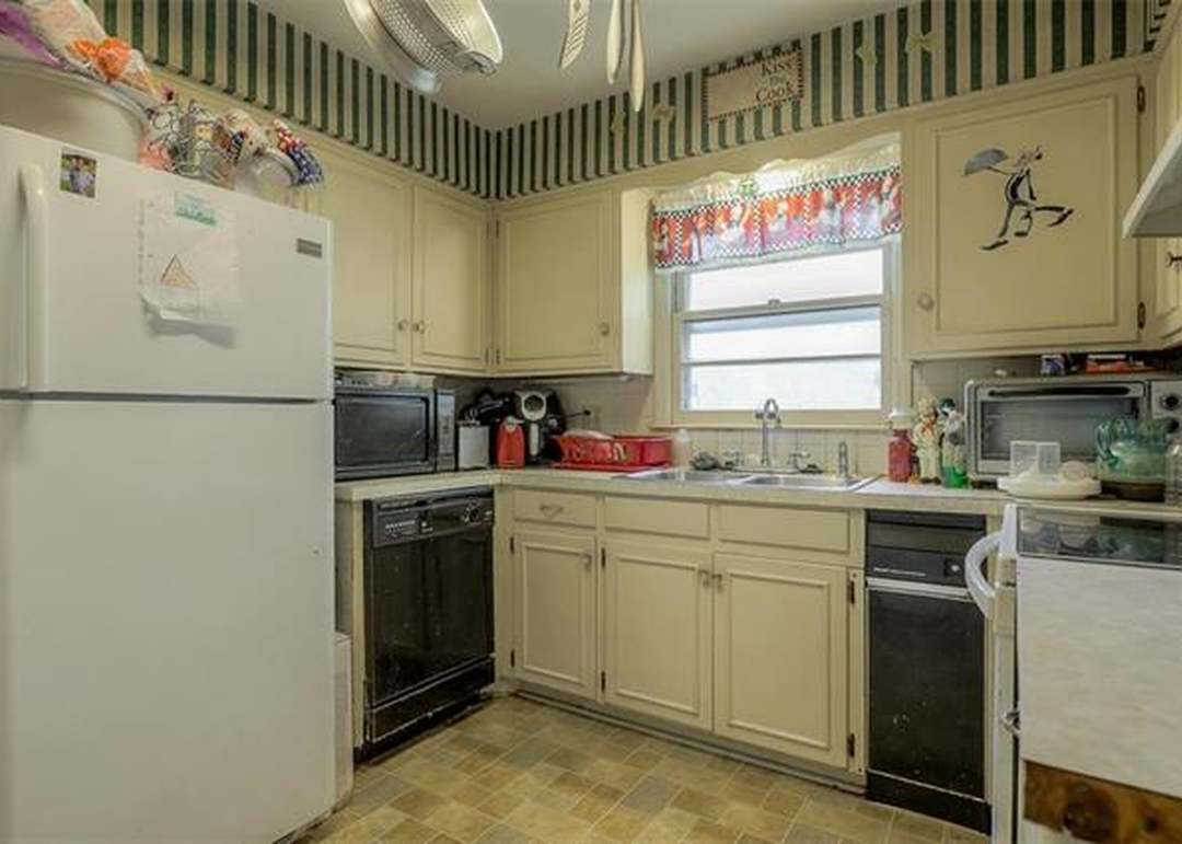 4311 E 104th Street — photo 22