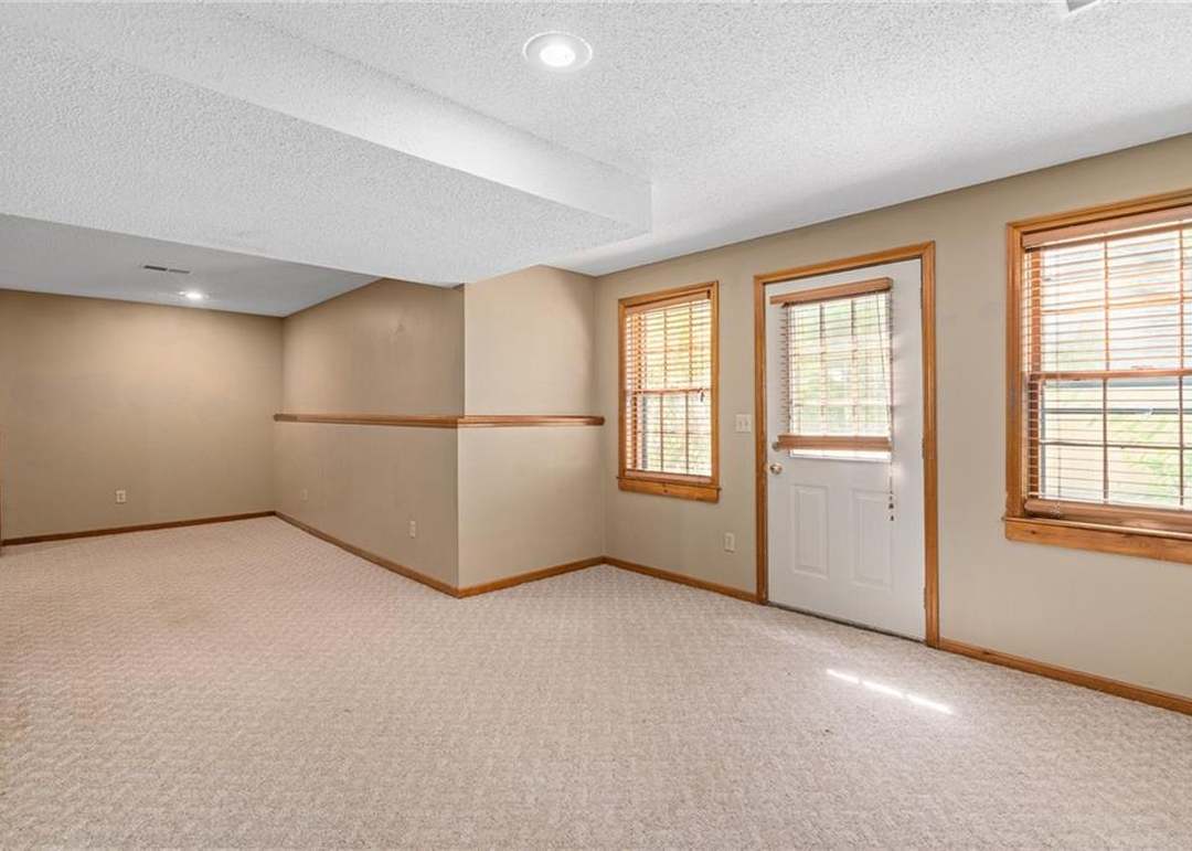 4444 W 130 Terrace — photo 5