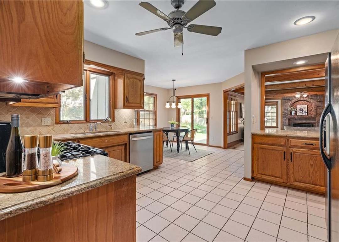 4444 W 130 Terrace — photo 18