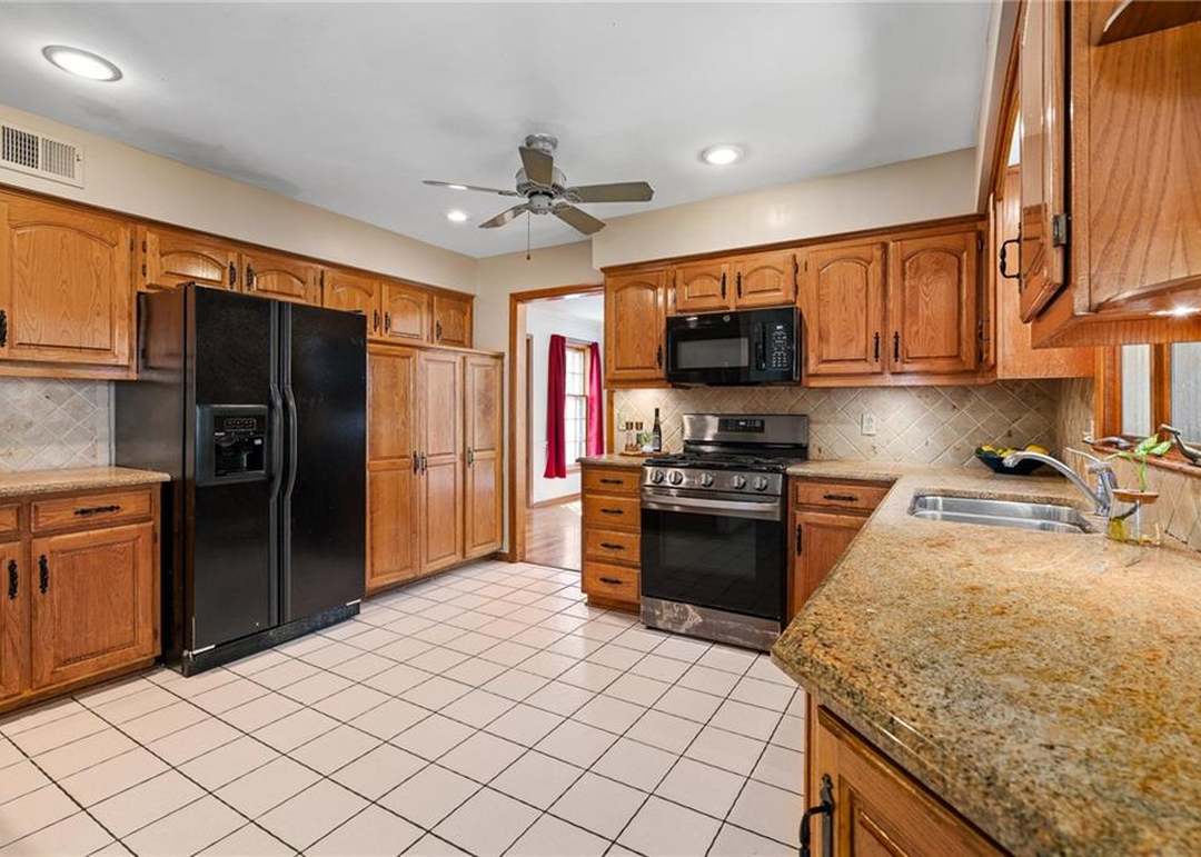 4444 W 130 Terrace — photo 19