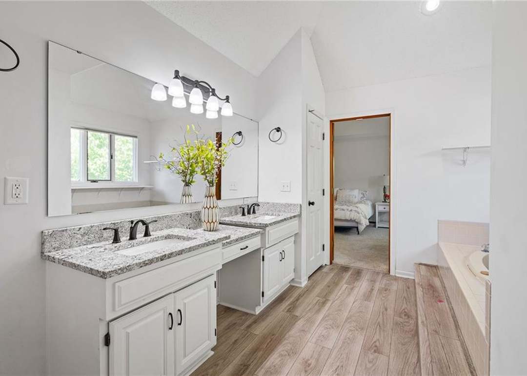 4444 W 130 Terrace — photo 32