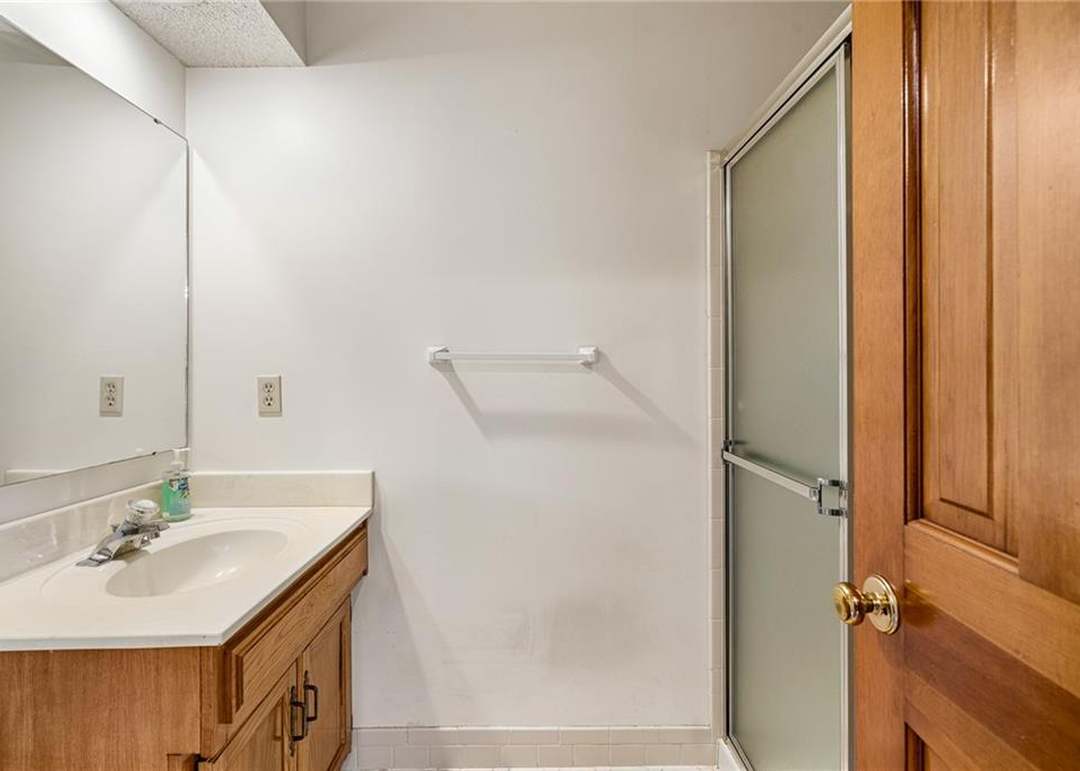 4444 W 130 Terrace — photo 36