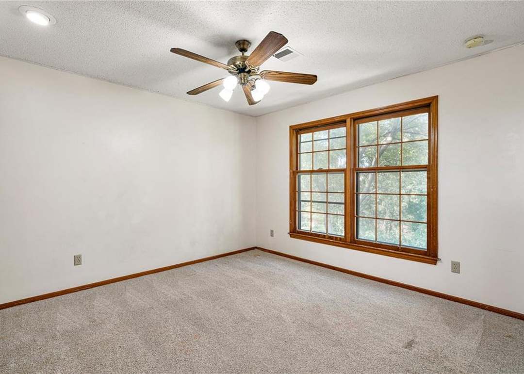 4444 W 130 Terrace — photo 40