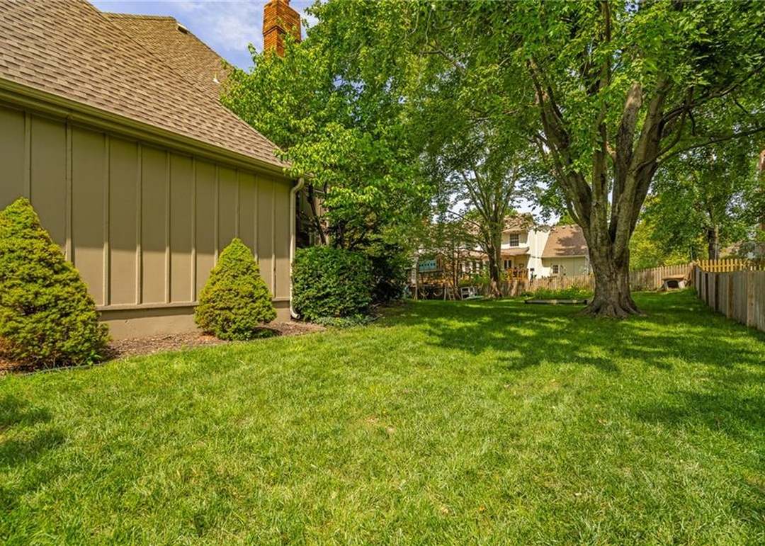4444 W 130 Terrace — photo 73