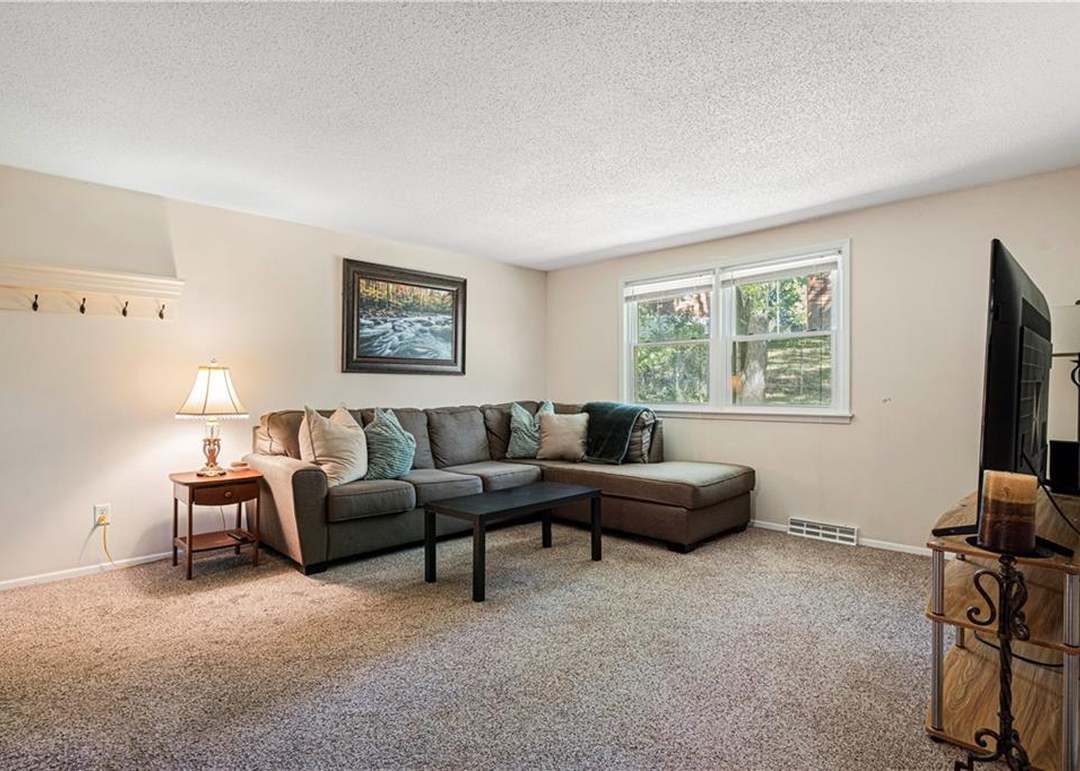 4524 Broadway Boulevard — photo 18