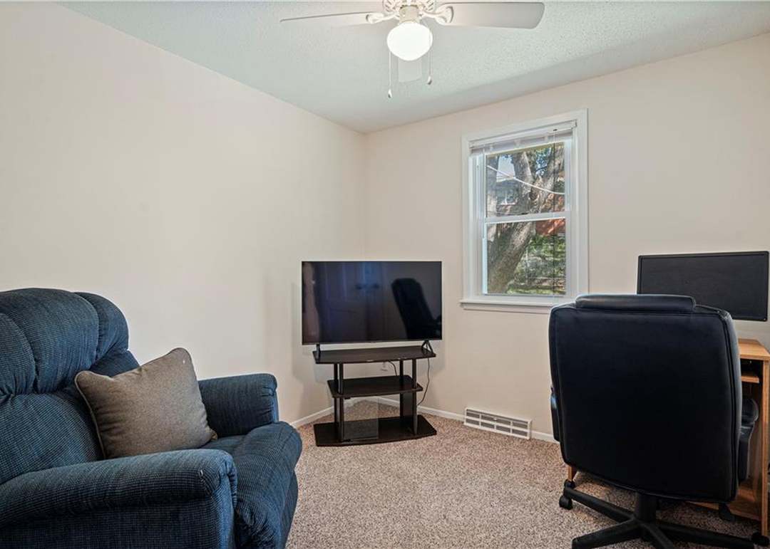 4524 Broadway Boulevard — photo 26