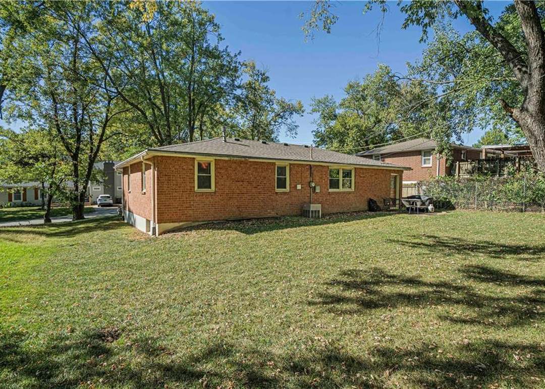 4524 Broadway Boulevard — photo 31