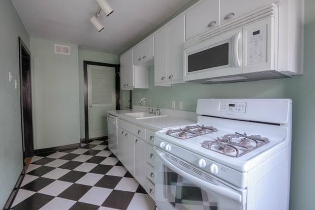 4524 Broadway Boulevard — photo 15