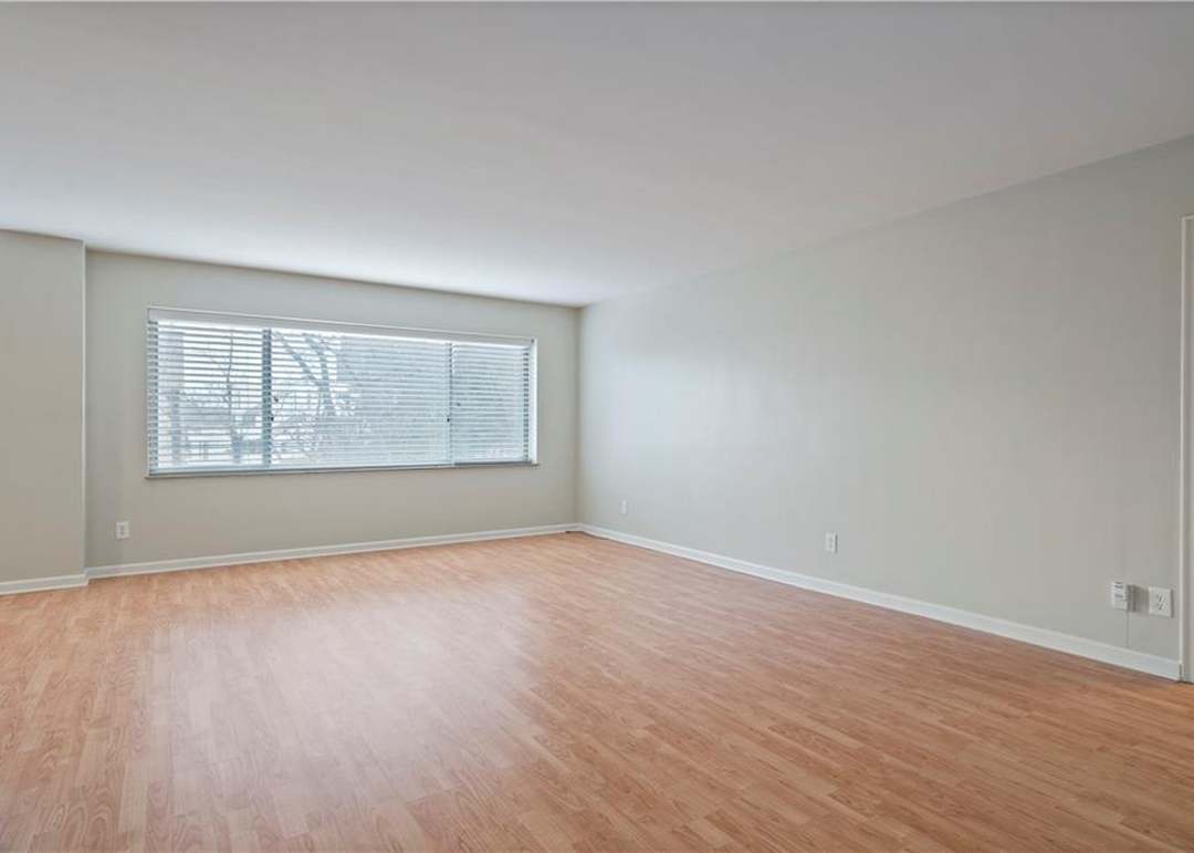 4550 Warwick Boulevard — photo 2