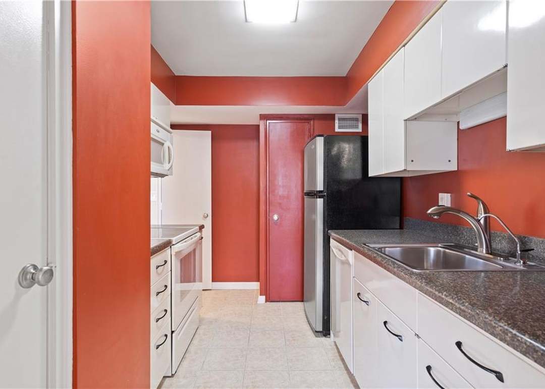 4550 Warwick Boulevard — photo 4