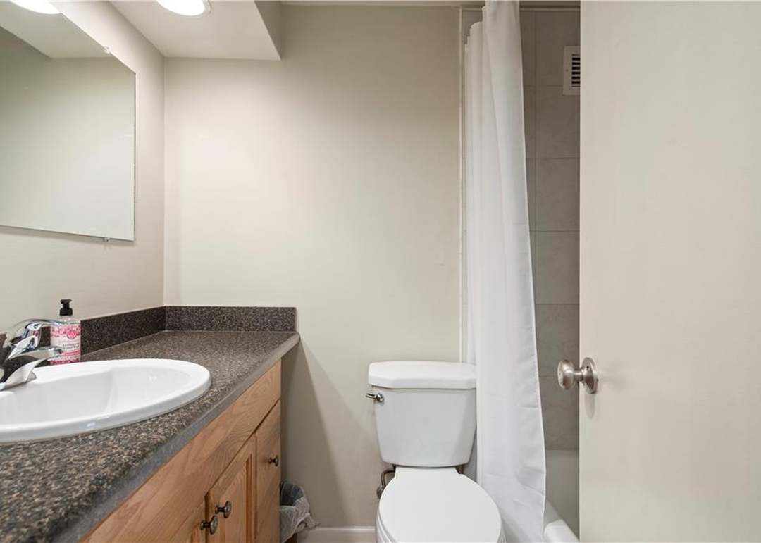 4550 Warwick Boulevard — photo 7