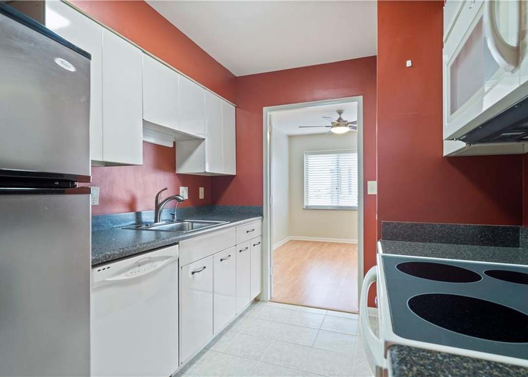 4550 Warwick Boulevard — photo 30