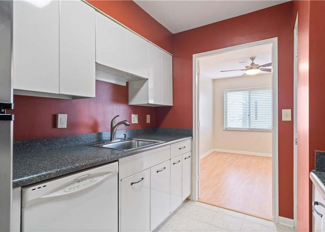 4550 Warwick Boulevard — photo 31