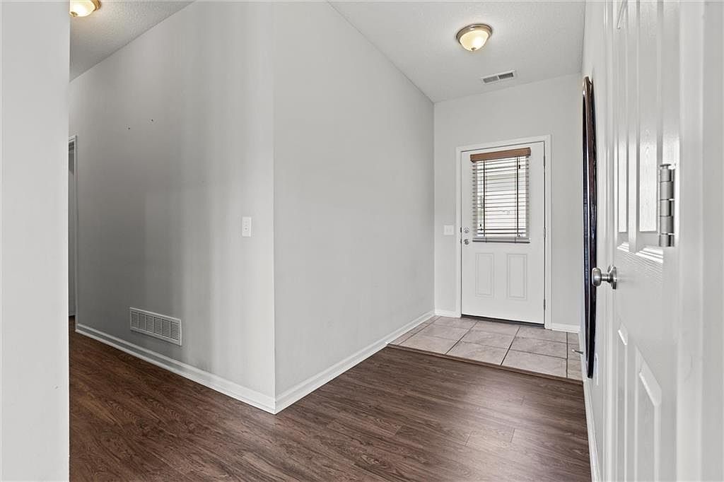 4732 S UNION Avenue — photo 5