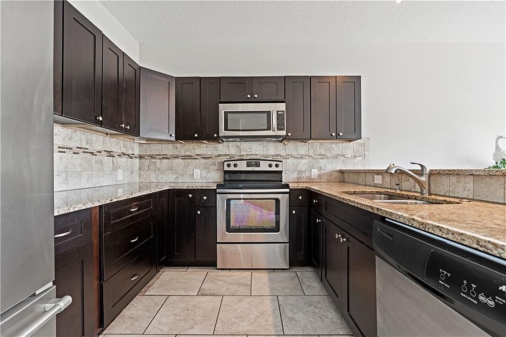 4732 S UNION Avenue — photo 9