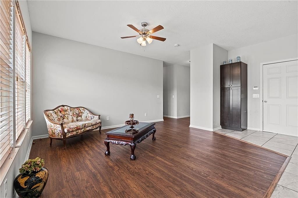 4732 S UNION Avenue — photo 10