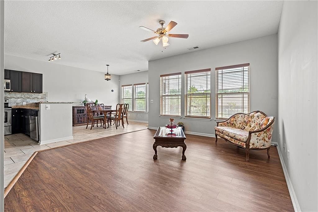 4732 S UNION Avenue — photo 12