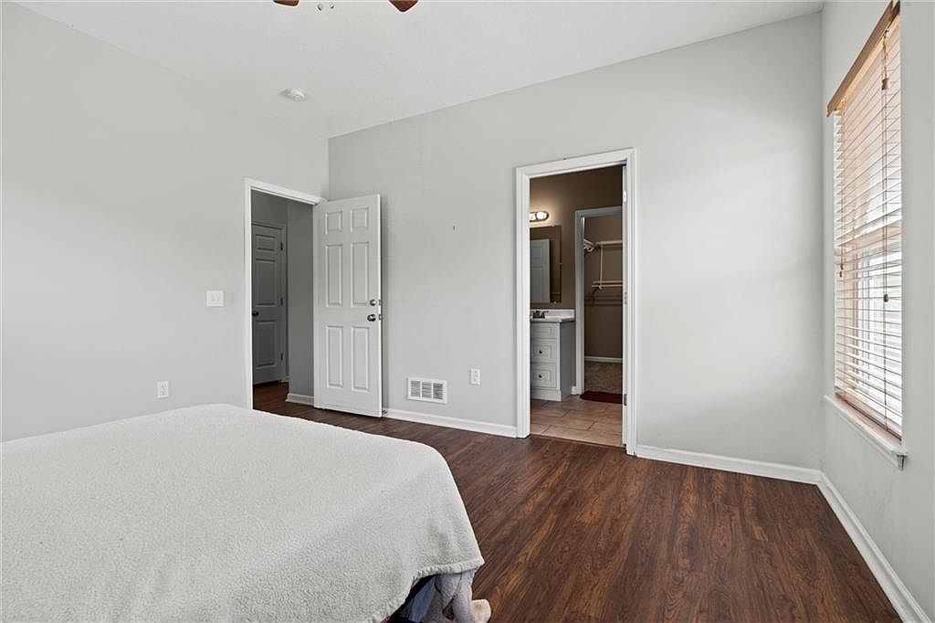 4732 S UNION Avenue — photo 19