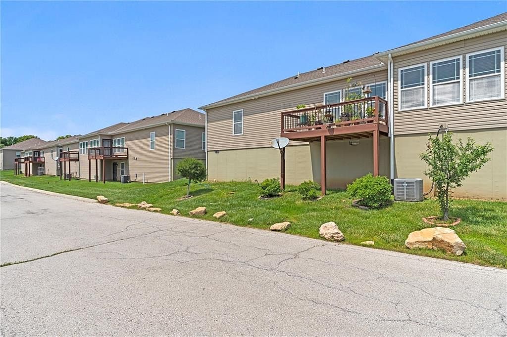 4732 S UNION Avenue — photo 32