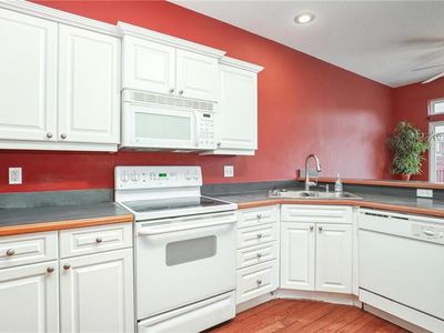 4902 W 159th Terrace — photo 39