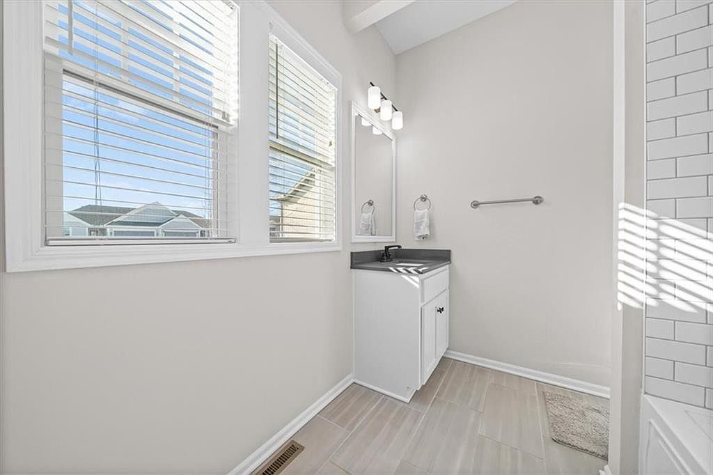 4909 N 145th Street — photo 19