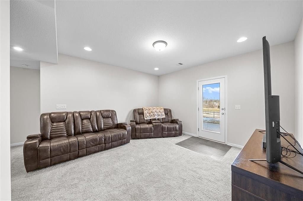 4909 N 145th Street — photo 21