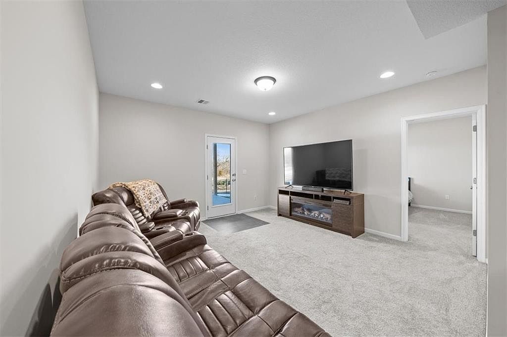4909 N 145th Street — photo 22