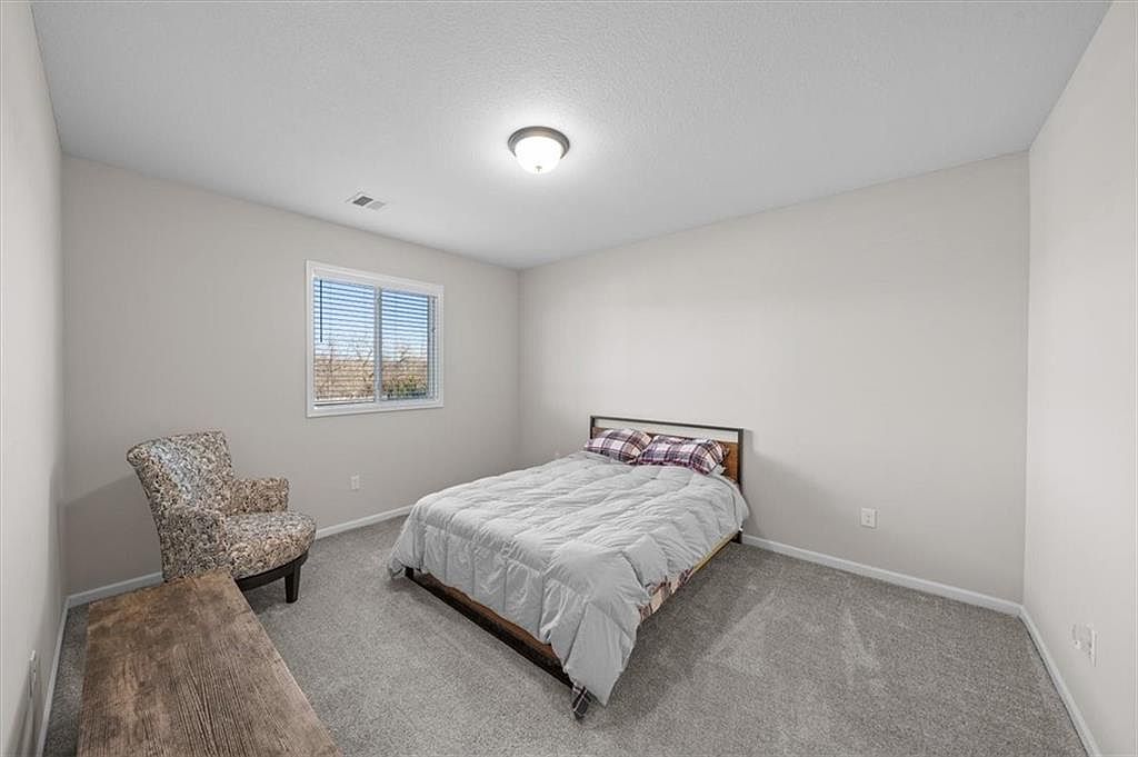 4909 N 145th Street — photo 25